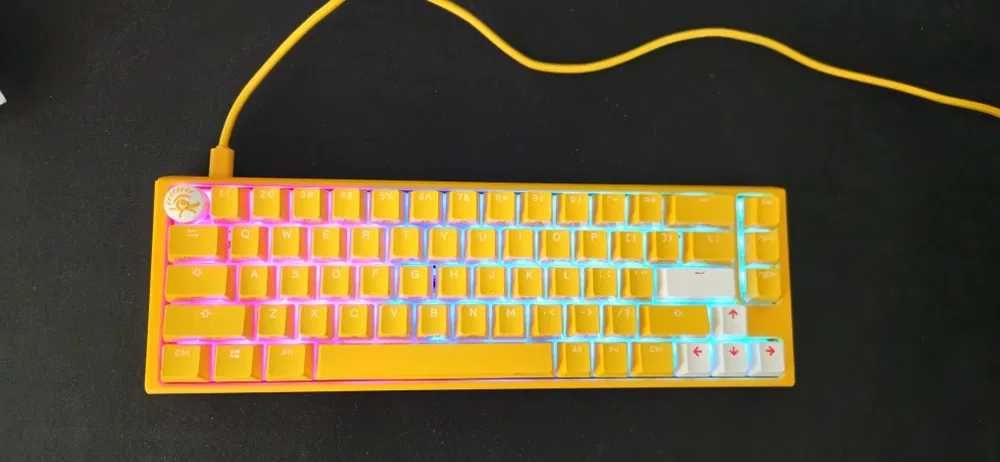 Клавиатура Ducky One 3 SF Cherry MX Silent Red - жълта. Още в гаранция