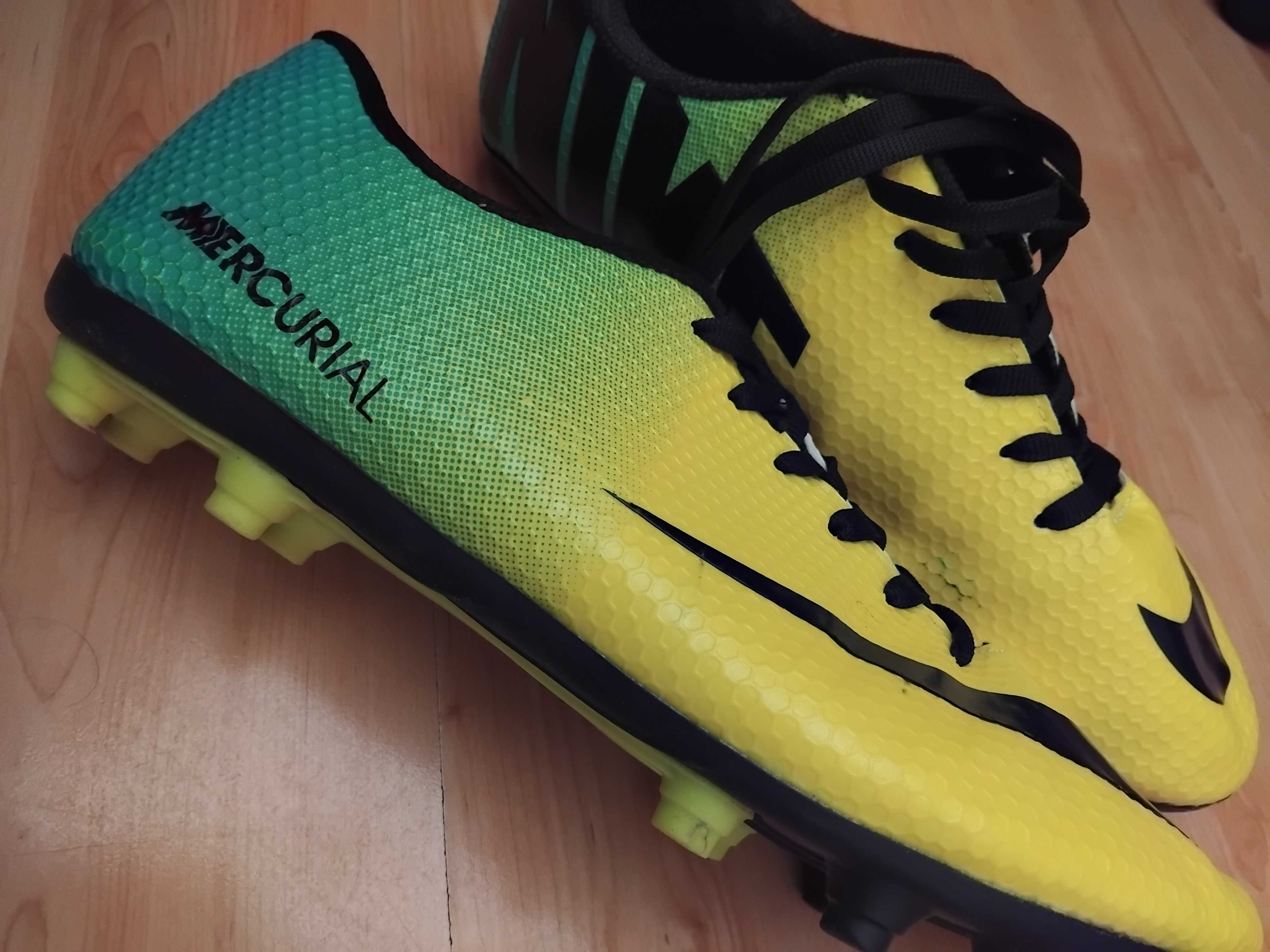 Продавам Бутонки NIKE MERCURIAL