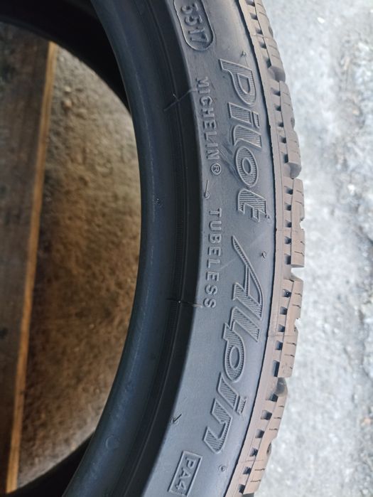 2 anvelope de iarna ca si noi Michelin 235/35 R19 dot 3517