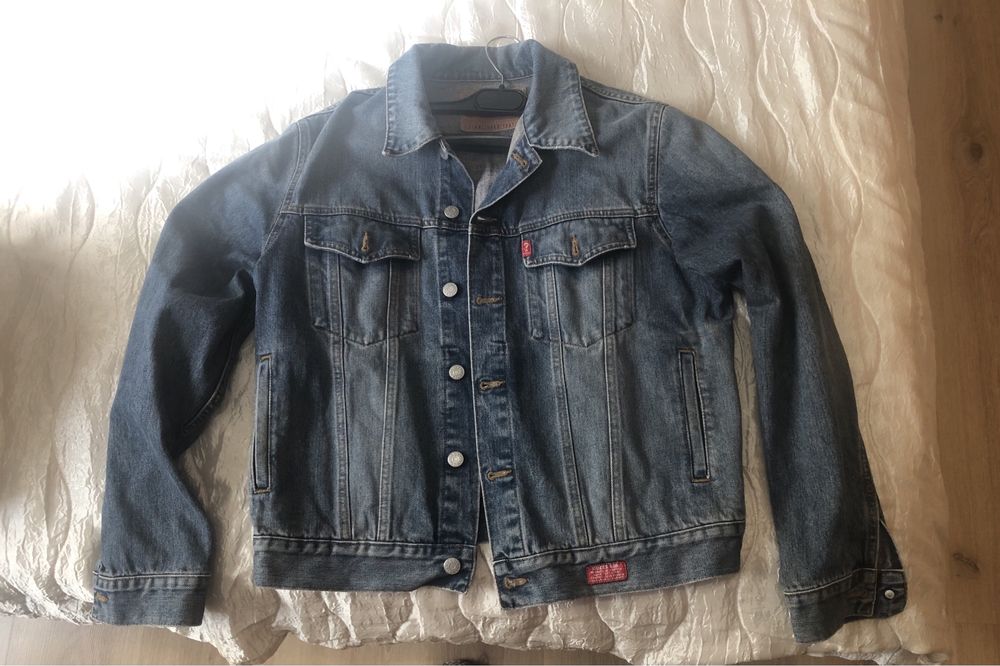 Guess- дънково яке