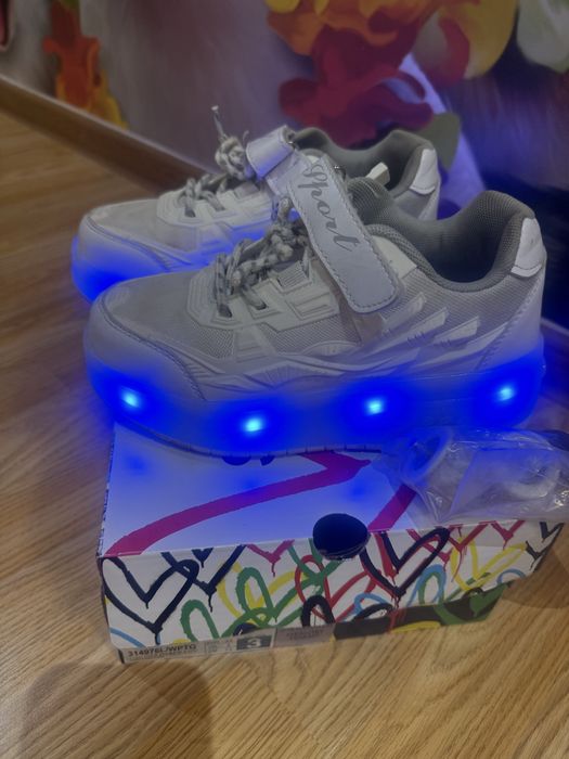 Обувки със колела номер 34