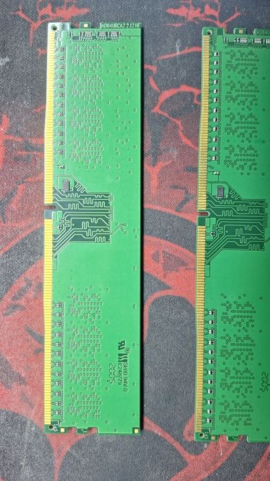 Vand memorie DDR4 2400Mhz pentru PC ( kit 2x8Gb)