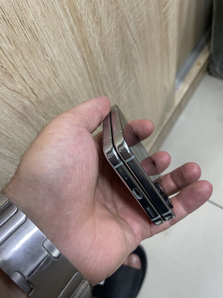 Samsung z flip5  8/256gb