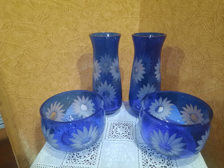 Сет из 4х ваз " Ромашки" , винтаж, цветное кобальтовое стекло, алмазна