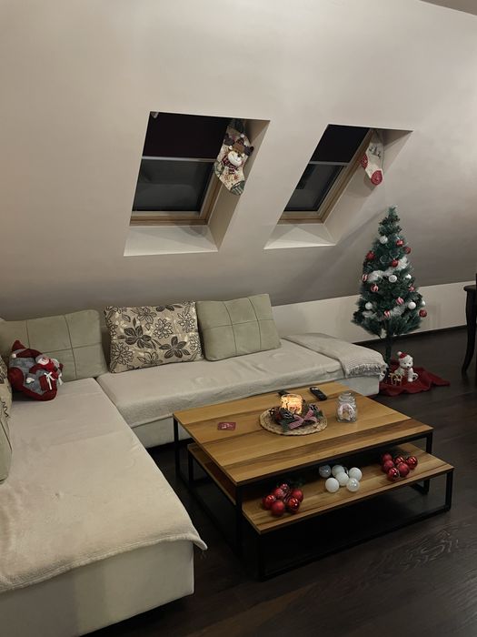 Дървена холна маса