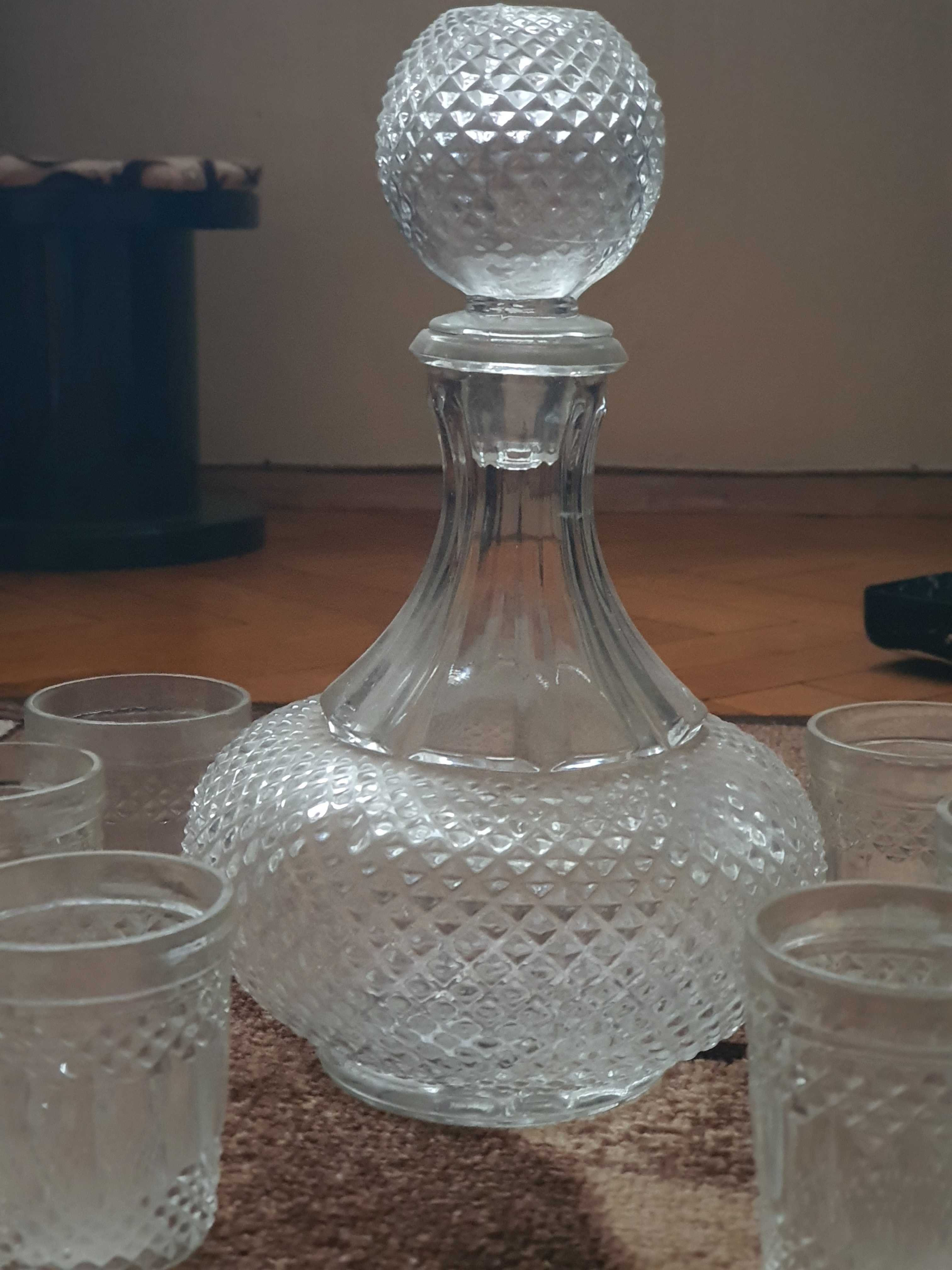 Комплект гарафа и чашки за ракия