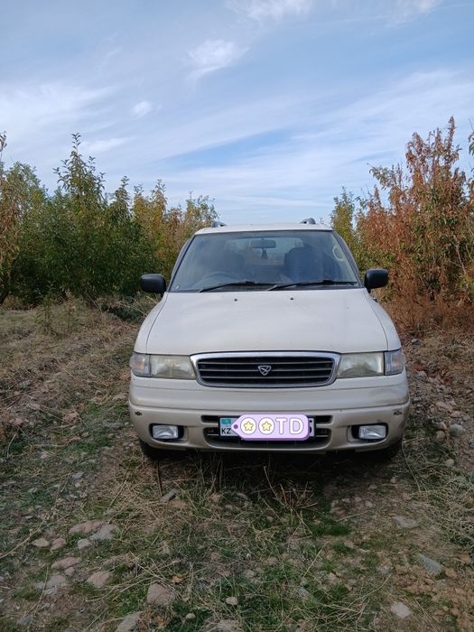 Атомобиль Мазда  МПВ