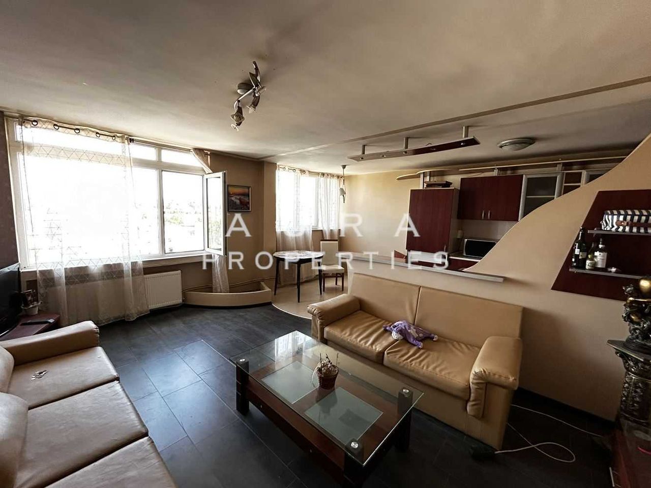 Продава се Тристаен апартамент в Разград, Освобождение - 98 кв.м за 989 €/кв.м - Снимка #2