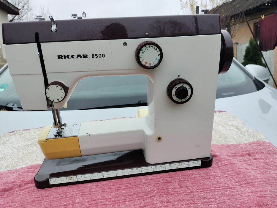 Mașina de cusut Ricarr 8500
