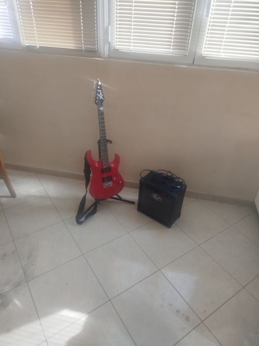 Китара Cort и усилвател