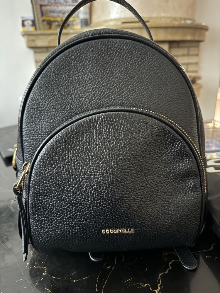 Кожена раница Coccinelle