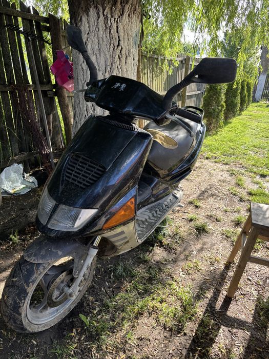 Vand scuter Aprilia de 49cc