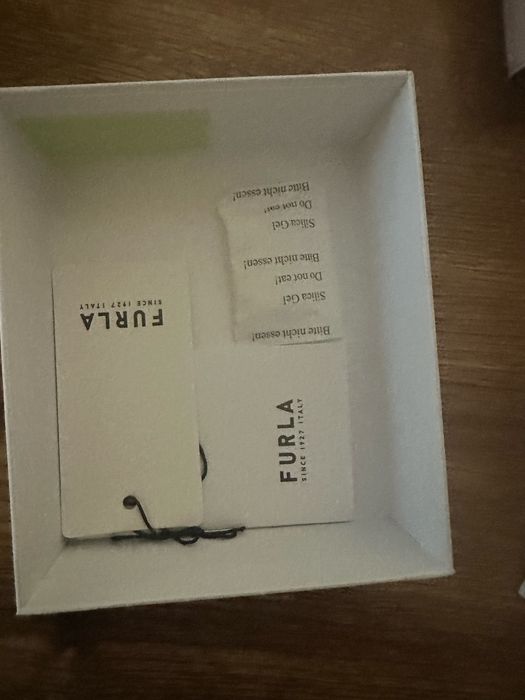 Чисто ново портмоне розова Furla. Идеален новогодишен подарък