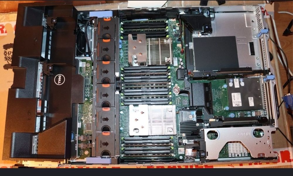 Server Dell PEdge R730 16Bays 14.4Tb 32 Cores 2xE5-2698 V3 128Gb X520