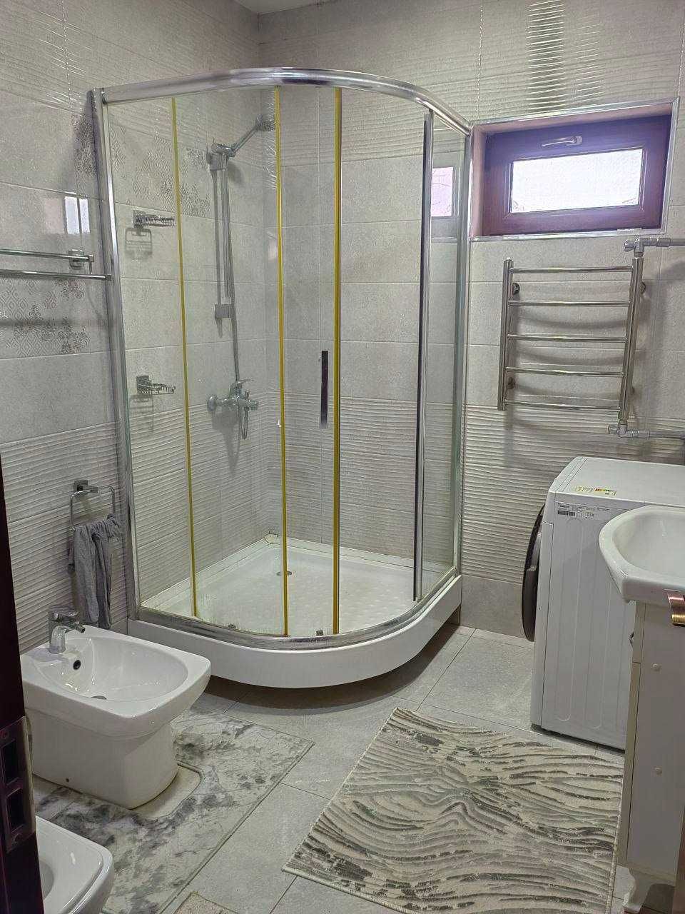 Продам 2-х комнатную с ремонтом 77 серия,кирпич.базар Кадышева
