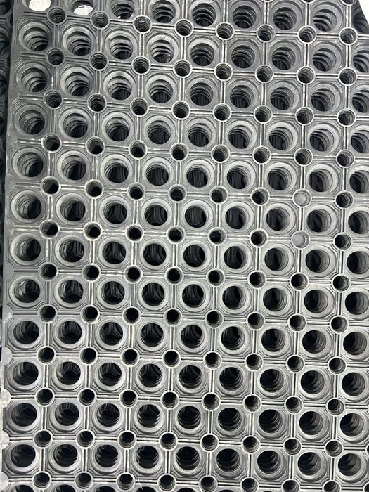 Коврик в рулоне от 30 см для бассейна и прихожки