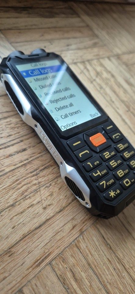 Мобилен телефон Yeemi Q9 с 4 SIM карти За възрастни хора, лов, риболов