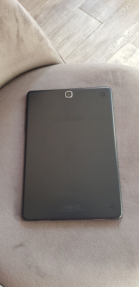 Vând tabletă Samsung SM-T 550