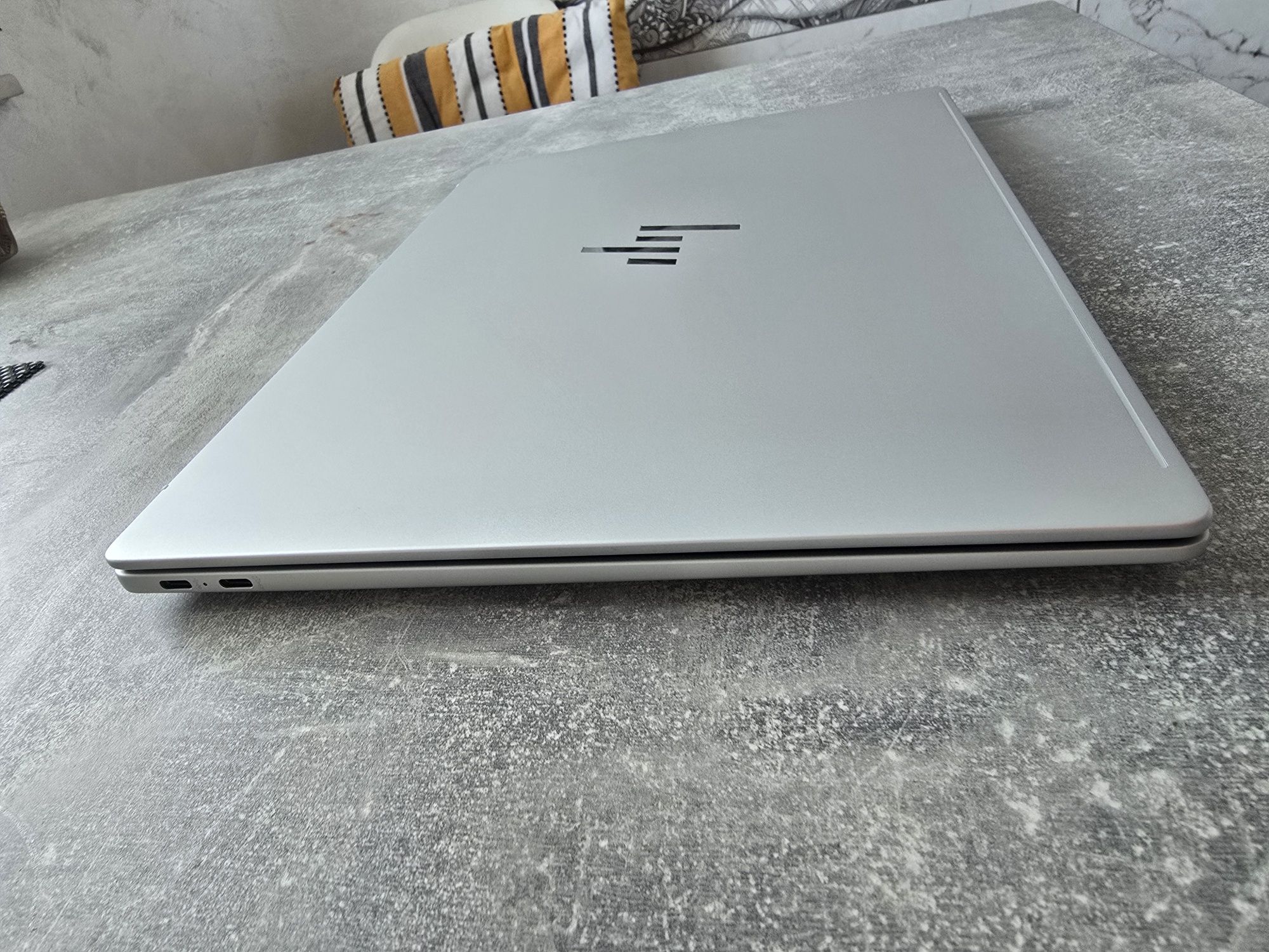 HP Omnibook Snapdragon X, AI, 16 GB RAM,26 часа батерия, 512GB SSD,