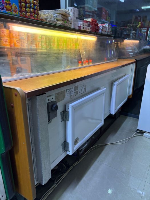 Vitrina mezeluri/ lactate / masline etc