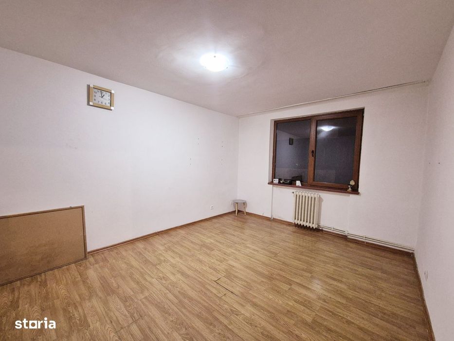 Apartament cu 3 camere, decomandat, etaj 3