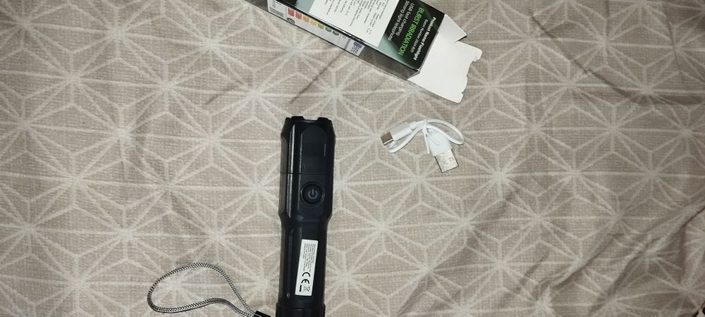 Lanterna puternica cu zoom