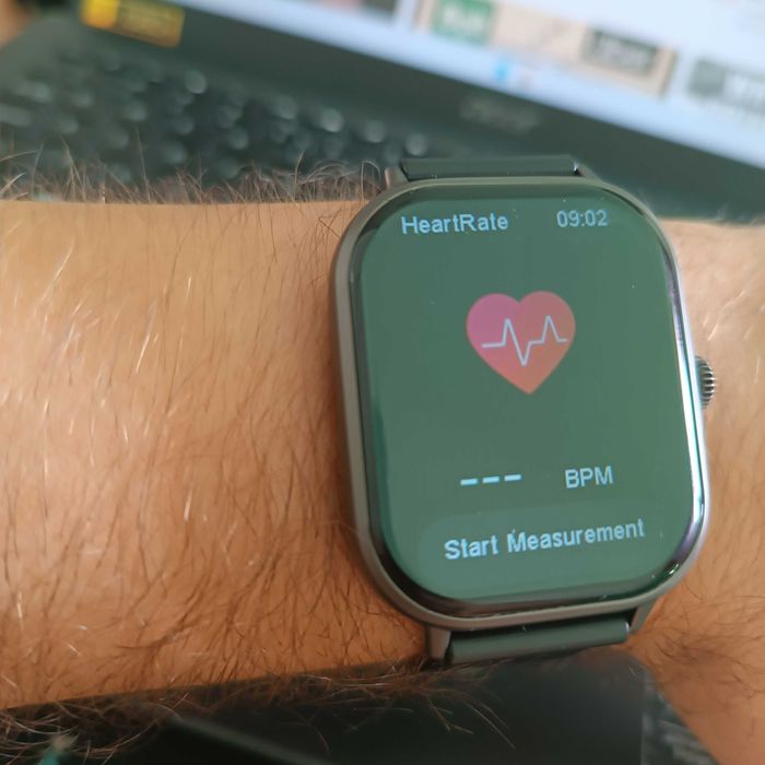 ceas  -smart watch- monitors oxygen level, heart rate ,blood pressure