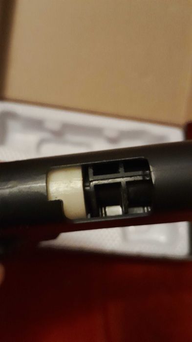 vand pistol negru airsoft cu bile de plastic