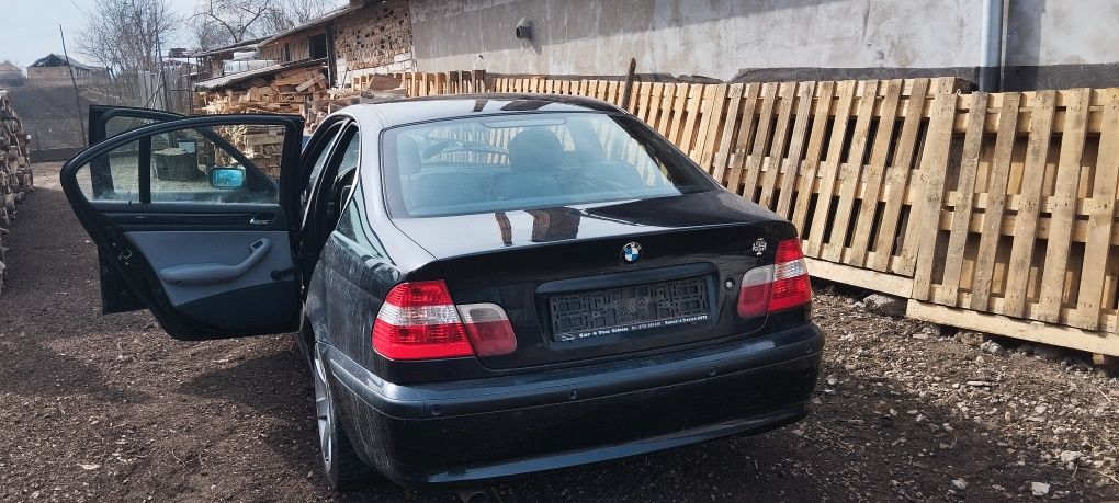 Dezmembrez BMW 318 i 2005