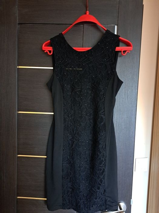Нова черна рокля с гол гръб