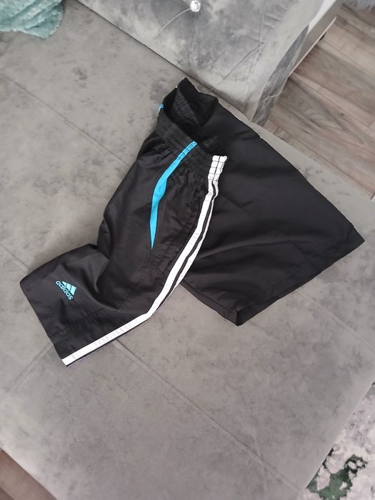 Pantaloni scurti Adidas  barbat