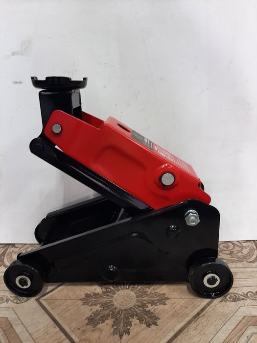 Домкрат гидравлический, подкатной 2 тонны.