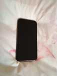 iPhone 11 negru.