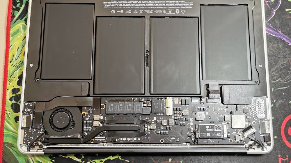 Dezmembrez MacBook air a 1466 i. 5 an 2017