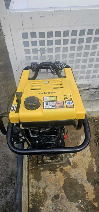 Miniexcavator de inchiriat