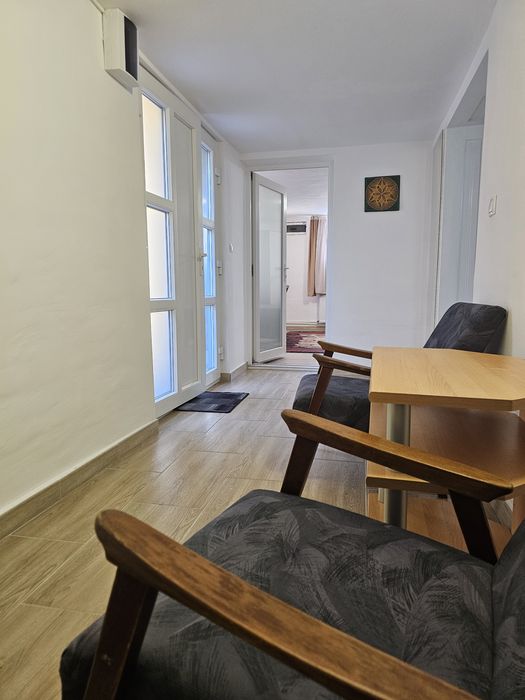 Inchiriez apartament la casa, 75 mp