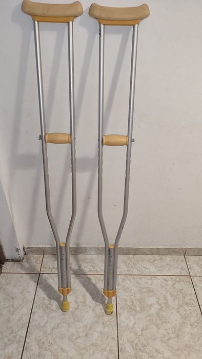 Carje subaxilare pentru adulți