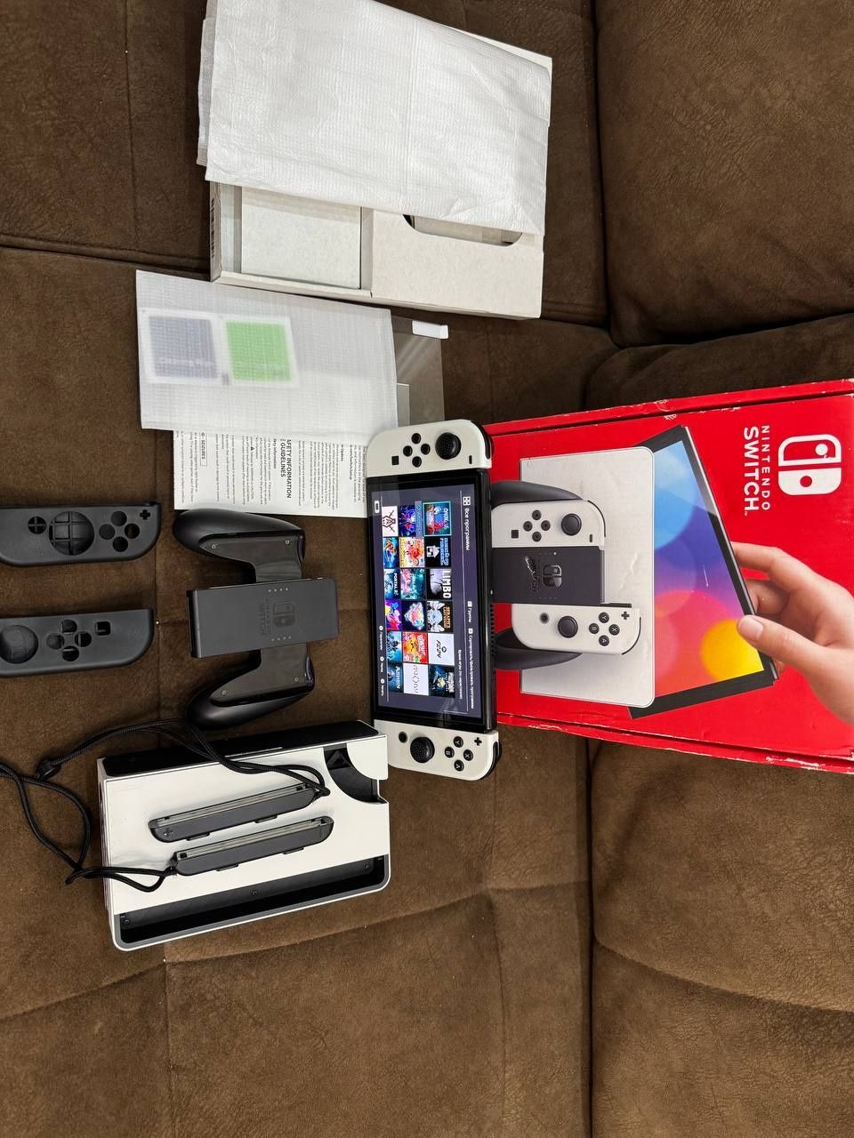 Продаю Nintendo switch oled как новый с играми