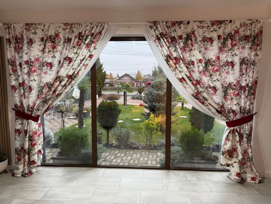 Perdele,draperii si o galerie