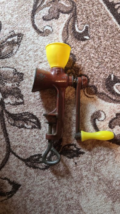 Ретро, СОЦ мелничка за орехи (ядки)