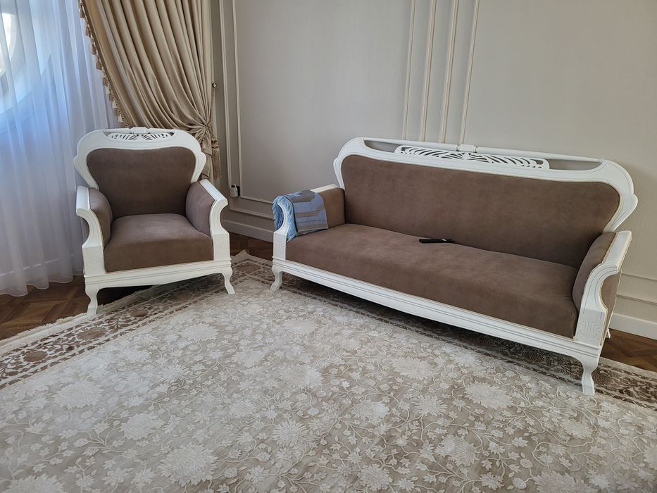 Перетяжка  диванов и кресел