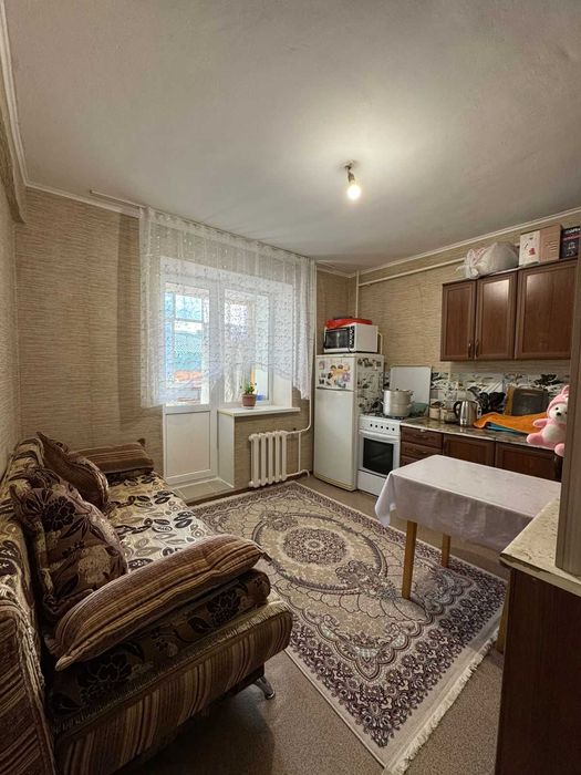 Продаю 1 комнатную квартиру на 2 этаже в 19 мкрн!!! рядом с КШГ школой