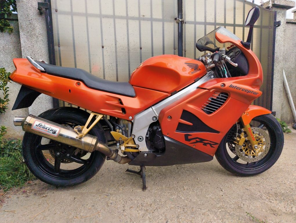 Honda VFR 750F RC36