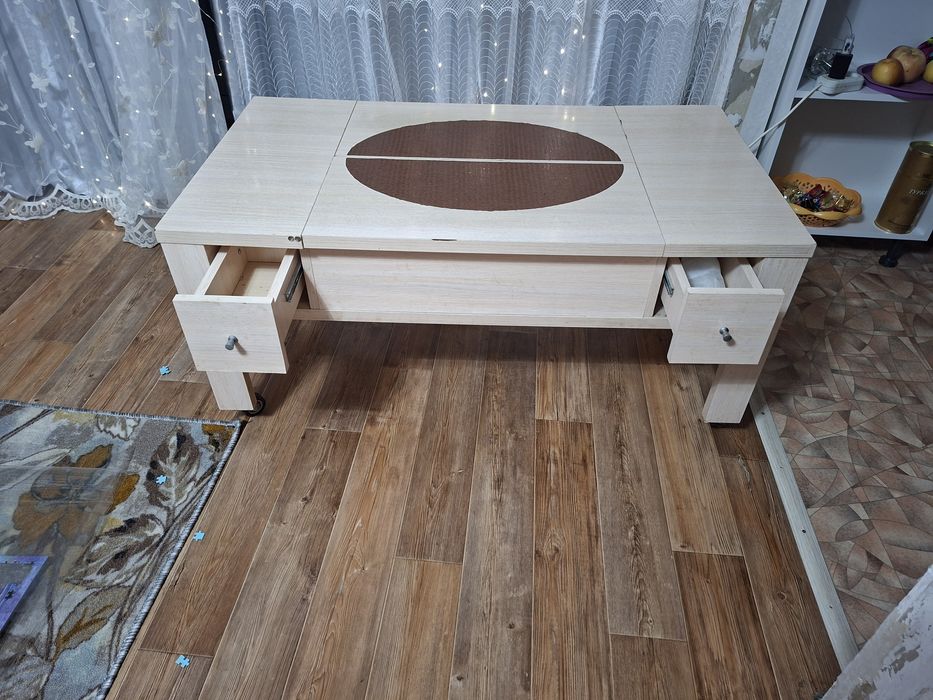 Стол журнальный на колёсах