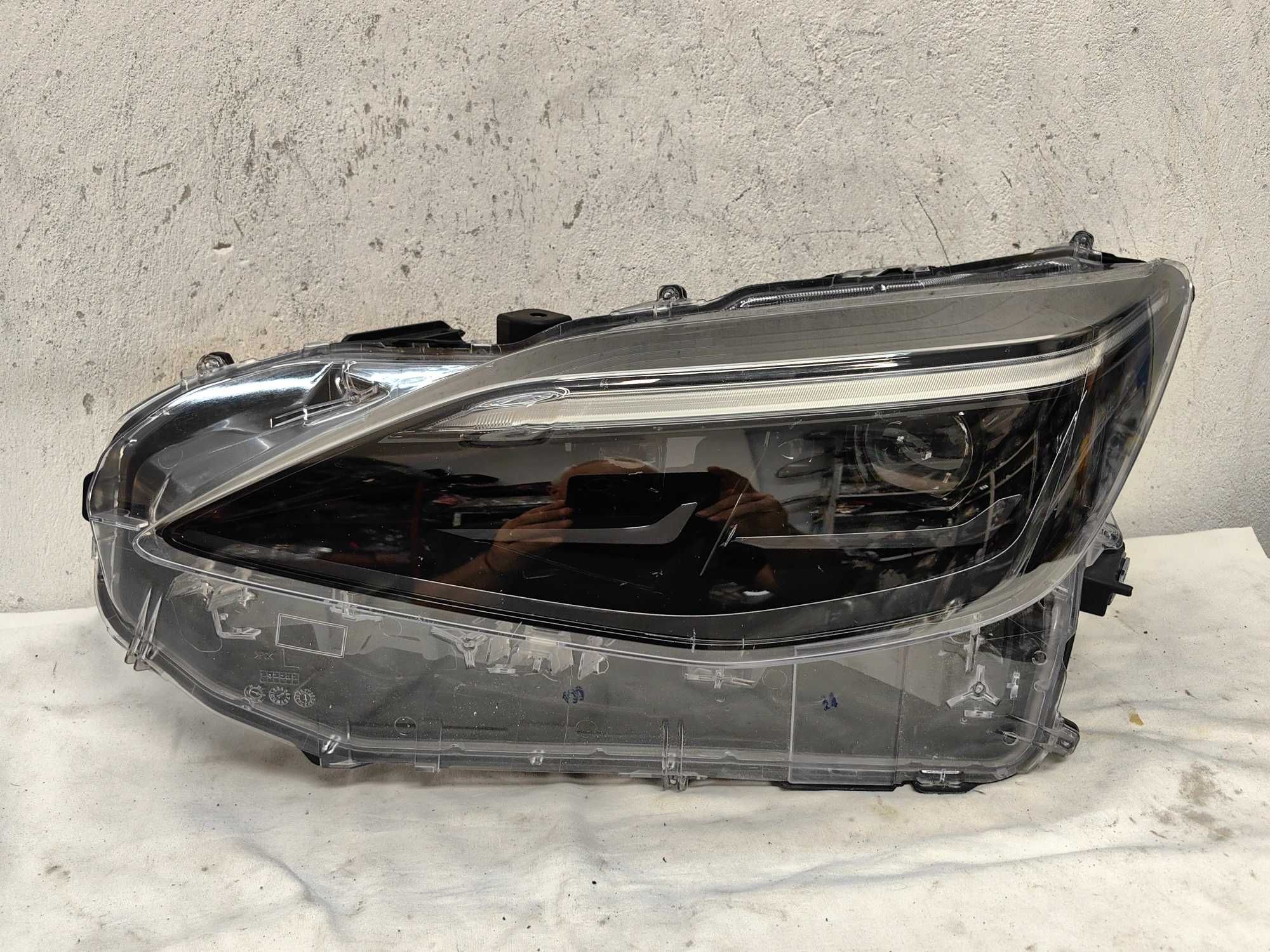 Оригинални  фарове Ляв Десен  Тойота Ярис  Toyota Yaris Cross Full Led