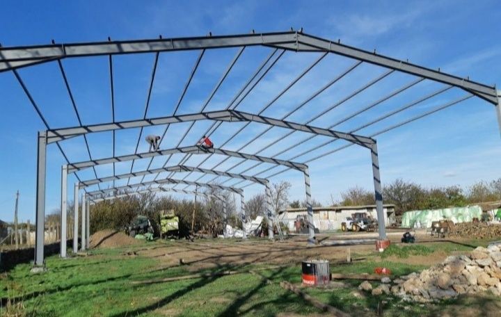 Vand hale metalice avem pe stoc asiguram transport si montaj rog serio