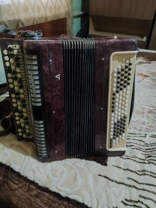 Продаётся баян в хорошем состоянии