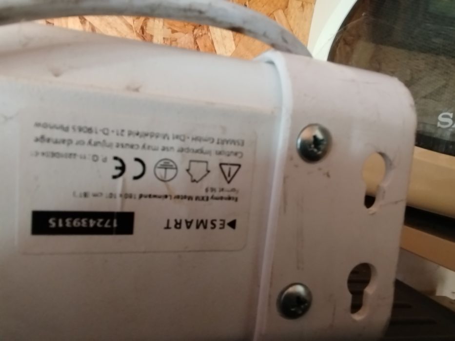 моторизиран екран за проектор 81 инча перфектен.