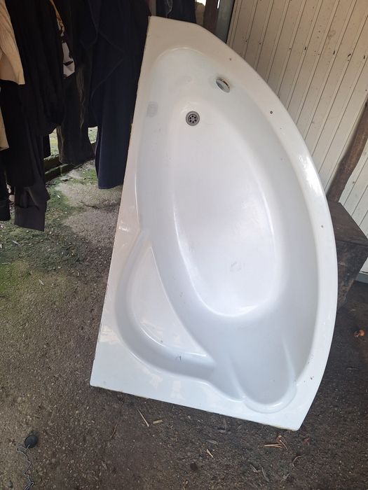 Vând cadă chiuvetă pentru baie și boiler pe curent de 100 L în stare d