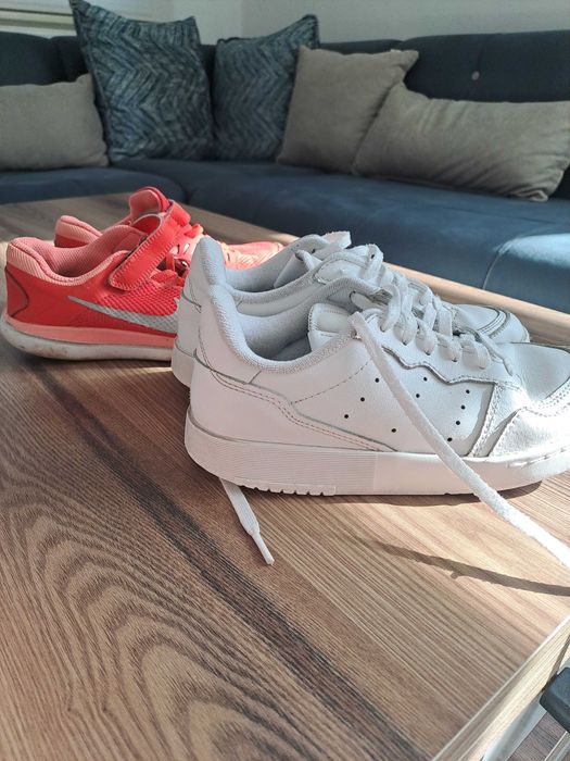 Бели детски маратонки + подарък